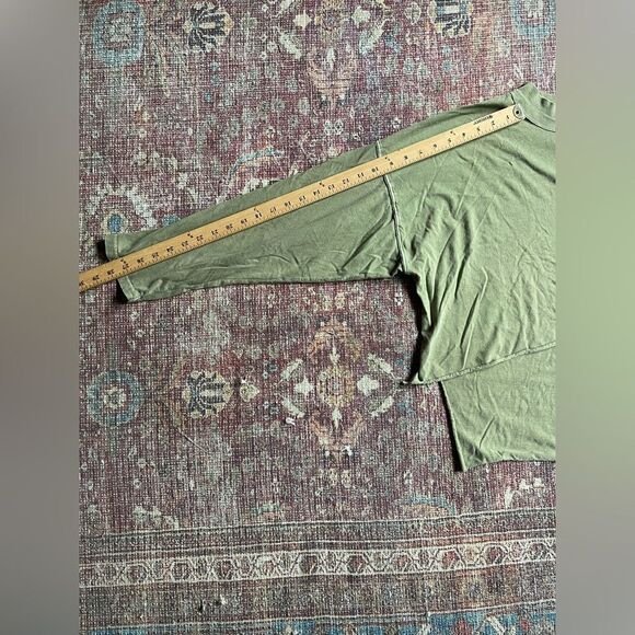 We the Free Womens large mockneck Olive Green Long Sleeve Top with cropped front - Picture 3 of 8